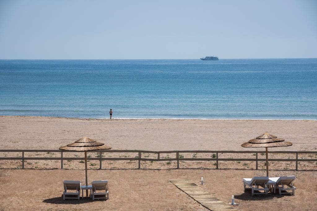 Cedar Bay Beachside Villas Палеохора Екстер'єр фото